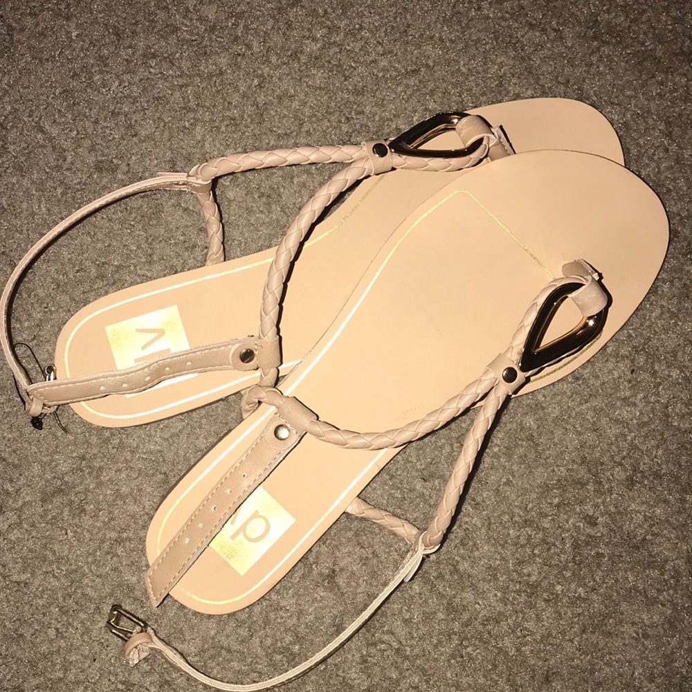 DV sandals in tan